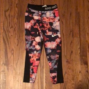 Girl’s Nike dri-fit capris size small.